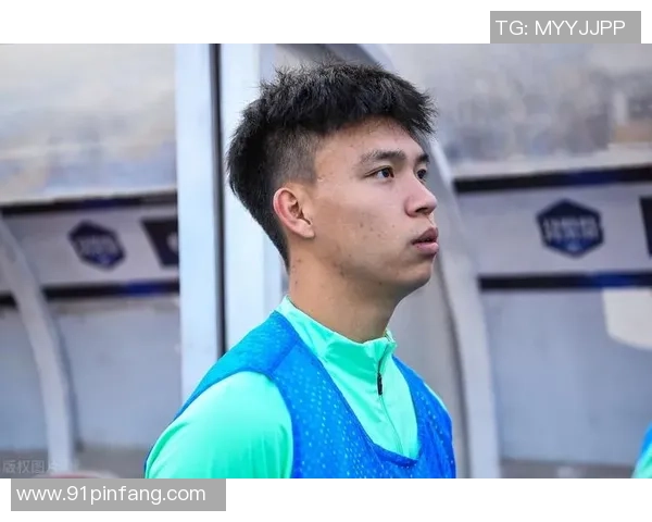 火苗足球明星卡点带你领略球场传奇与未来之星的精彩瞬间